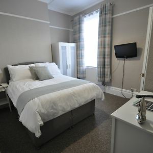 Deluxe Double Room Shower
